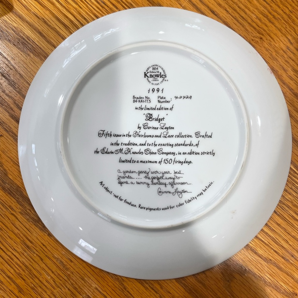 Collector Plate Heirlooms and Lace Series - Picture 2 of 5